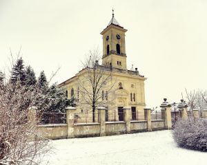 Zimní kostel ještě se starými dveřmi